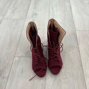 Cuccoo Open toe ankle booties size 41